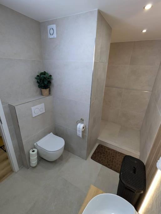 Cool Apartment Znojmo Ngoại thất bức ảnh