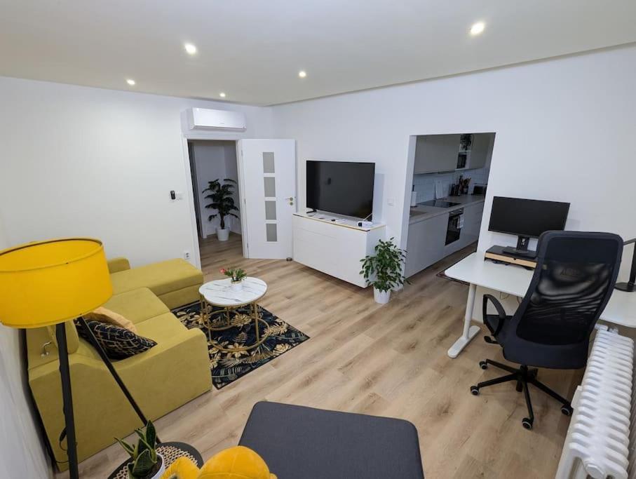 Cool Apartment Znojmo Ngoại thất bức ảnh